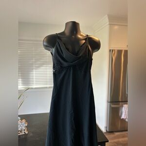 Gorgeous little black dress with lace detail - size small (2)